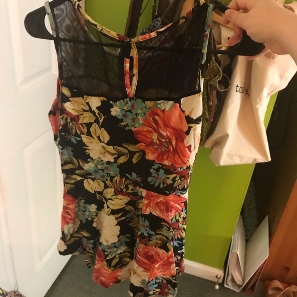 Floral Pattern High Low Top - Picture 3 of 4
